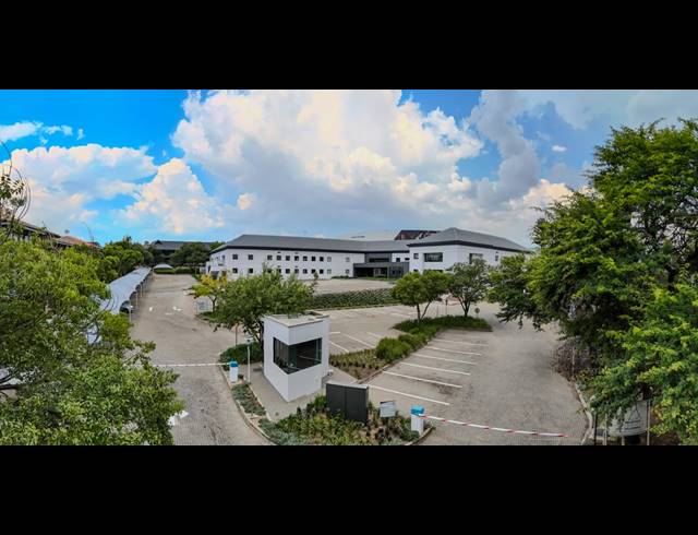 1,922M² OFFICE TO LET IN VORNA VALLEY